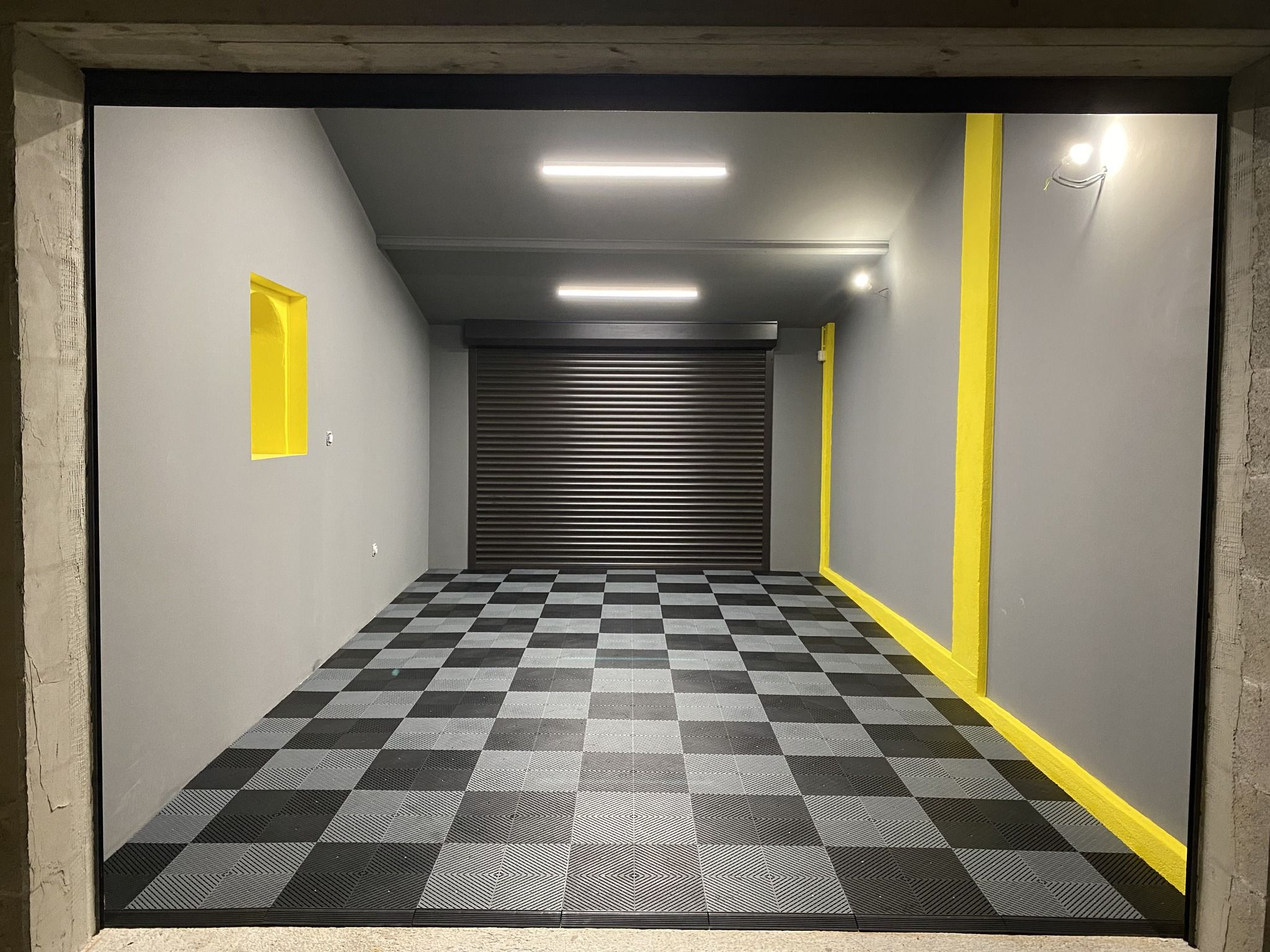 VENTED GARAGE INTERLOCKING FLOOR TILE